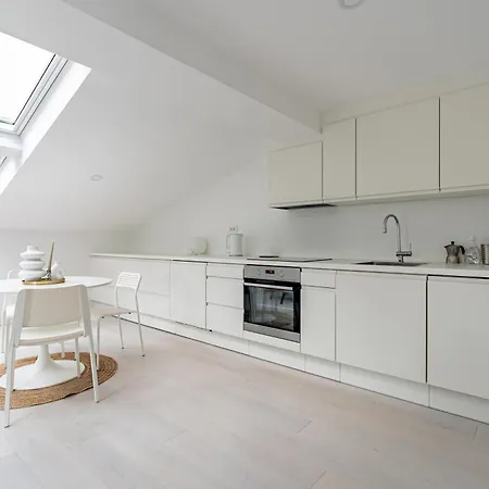 Black & White Rozna Dolina Apartman Ljubljana