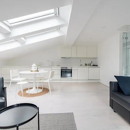 Black & White Rozna Dolina Daire