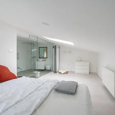 Black & White Rozna Dolina * リュブリャナ