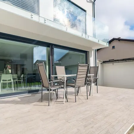 Black & White Rozna Dolina * Λιουμπλιάνα