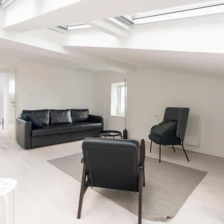 Daire Black & White Rozna Dolina