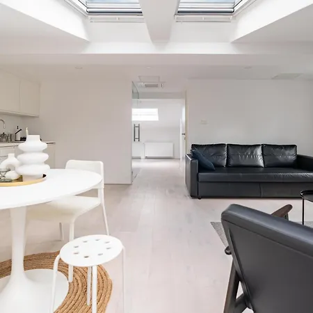 Black & White Rozna Dolina * Ljubljana