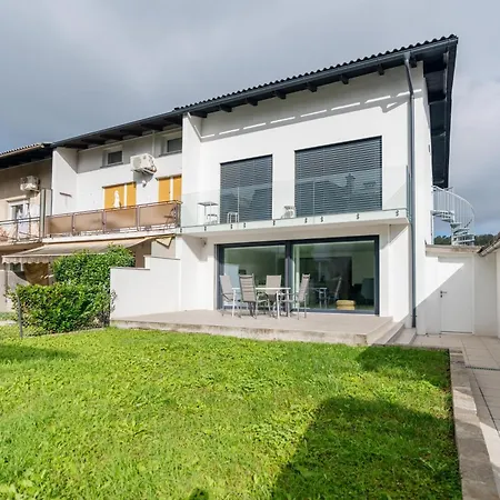 Black & White Rozna Dolina アパート リュブリャナ