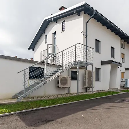 アパート Black & White Rozna Dolina *