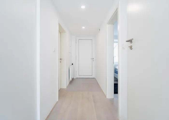 Black & White Rozna Dolina לובליאנה