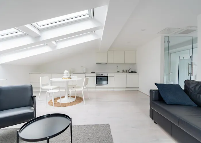 Black & White Rozna Dolina Daire