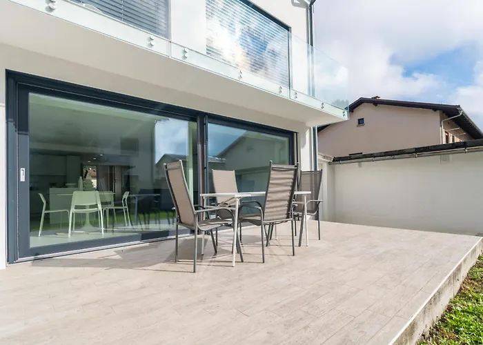 Black & White Rozna Dolina * Liubliana