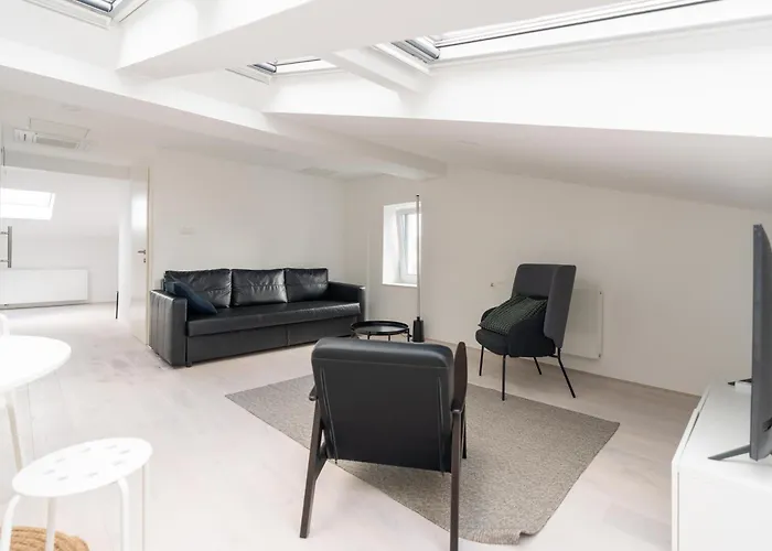 Daire Black & White Rozna Dolina